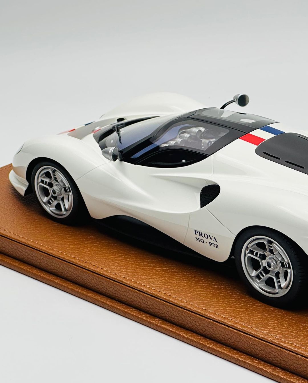 1/18 De Tomaso P72 2020 Gloss White