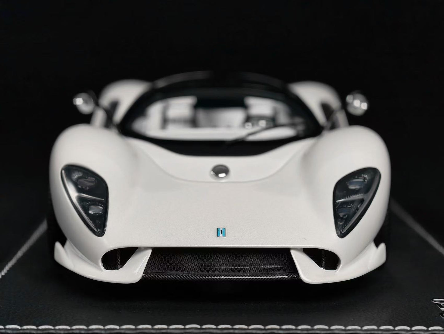 1/18 De Tomaso P72 2024 Pearl White