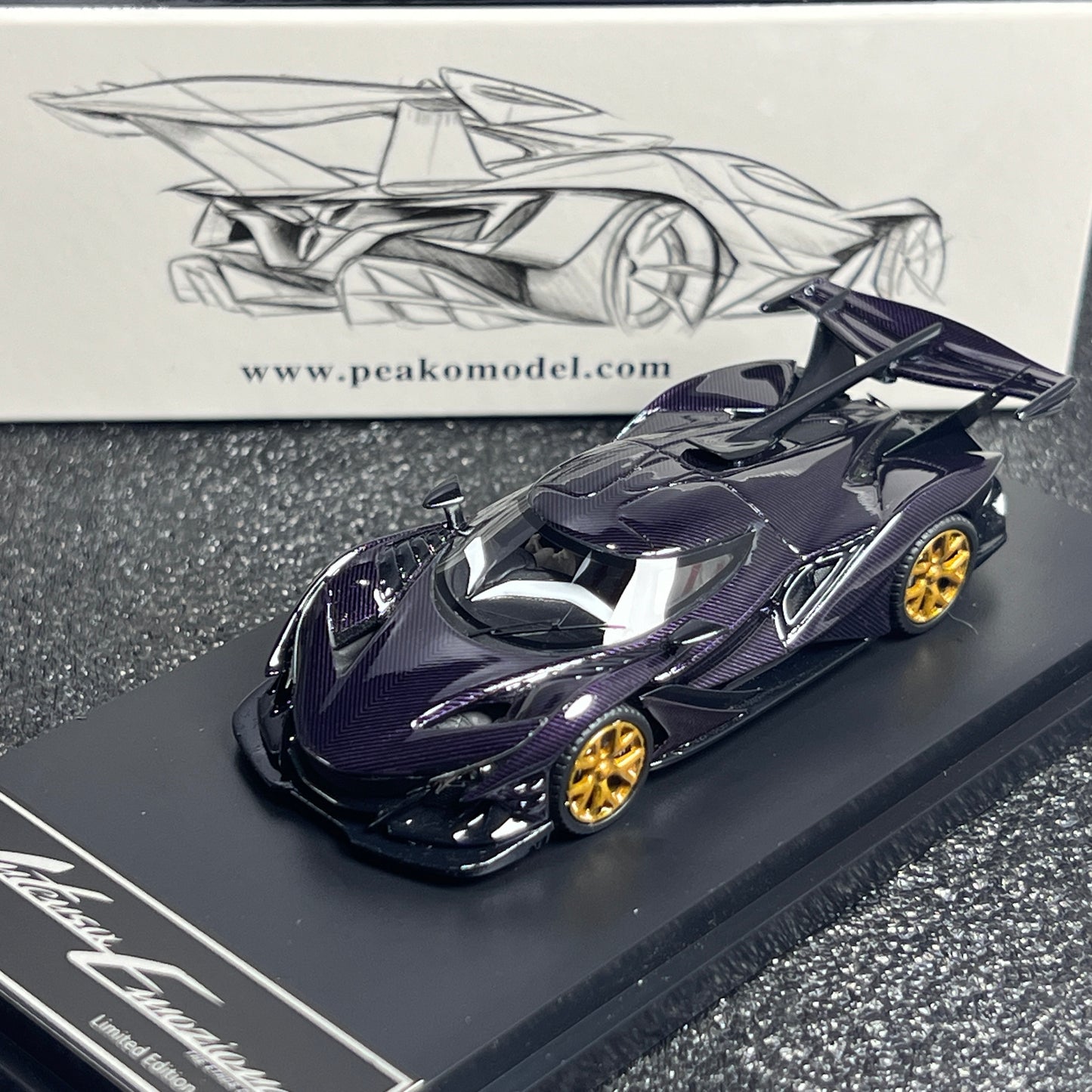 1/64 Scale Apollo IE Purple Carbon with Gold Wheels Limited 1000 pcs