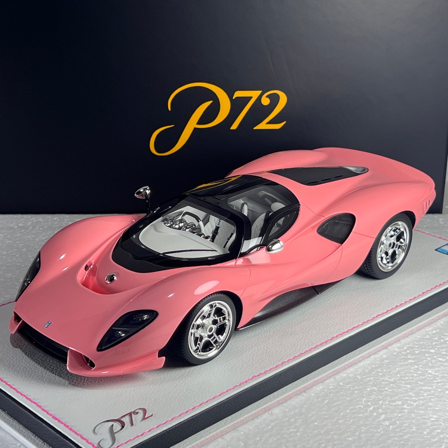 1/18 De Tomaso P72 2024 Pink