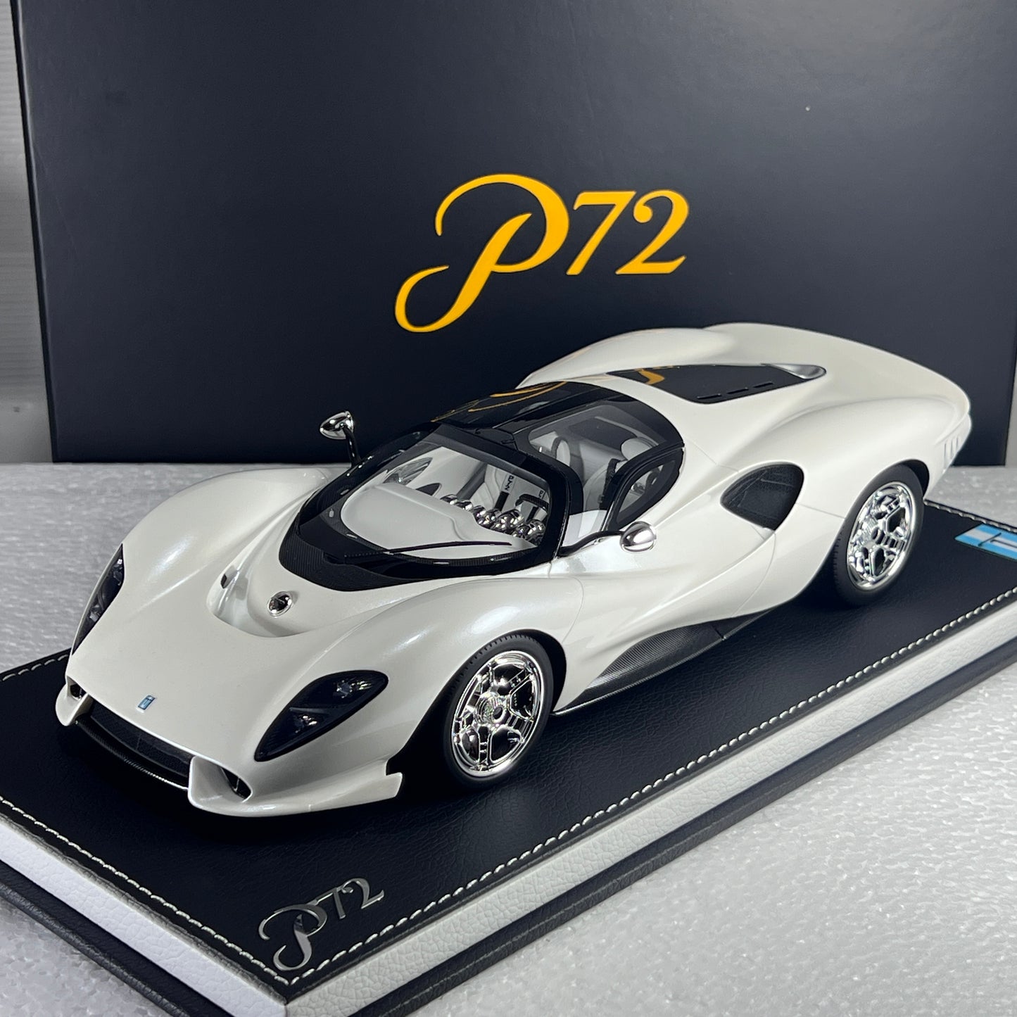 1/18 De Tomaso P72 2024 Pearl White