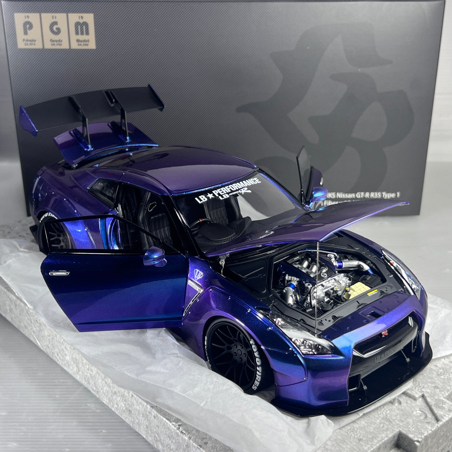 1/18 PGM LBWK Nissan GTR R35 Chameleon Fully Opened Diecast
