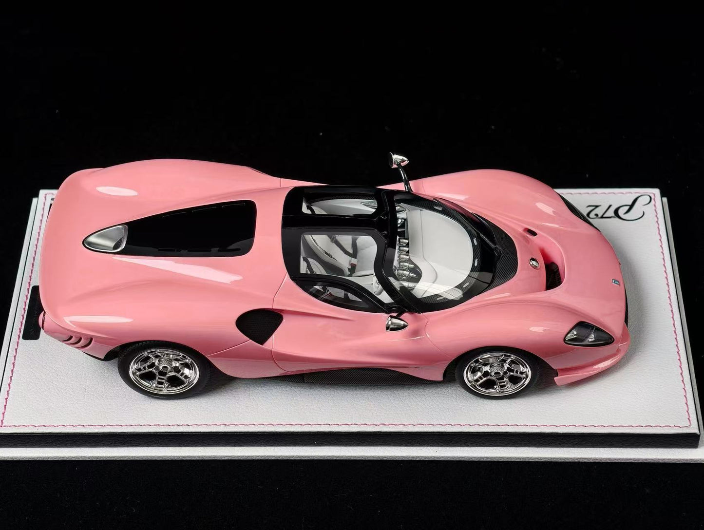 1/18 De Tomaso P72 2024 Pink