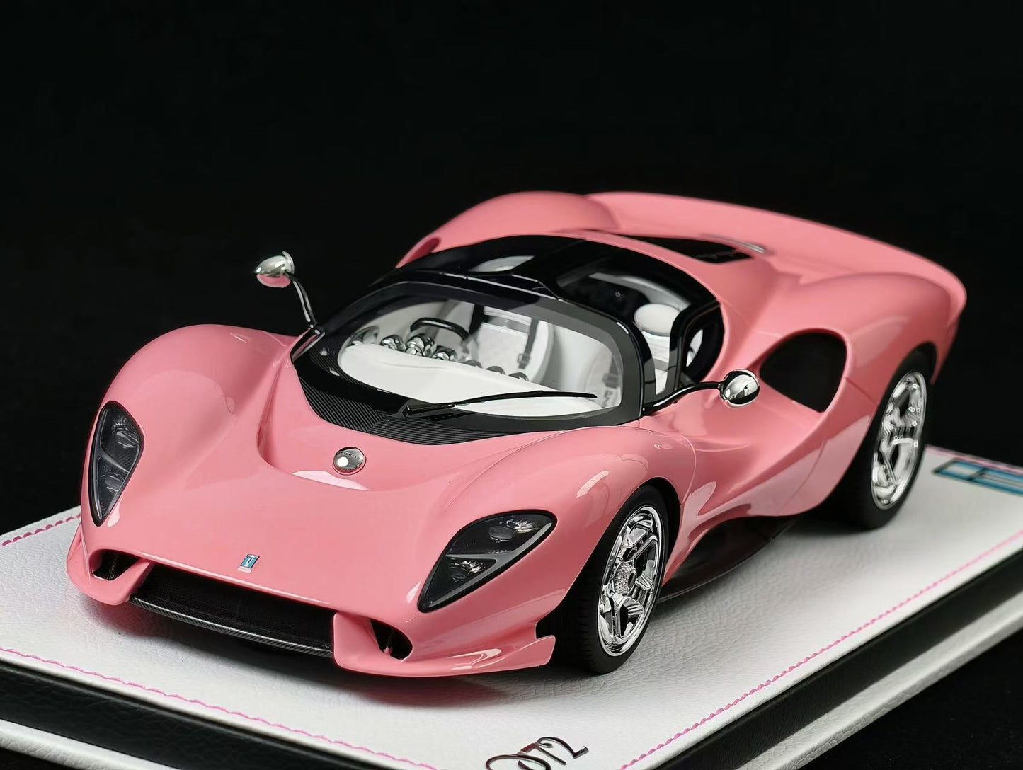1/18 De Tomaso P72 2024 Pink