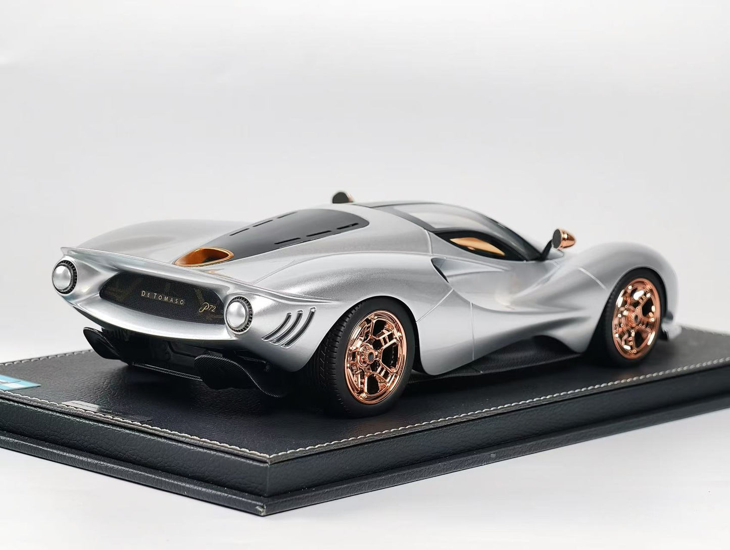 1/18 De Tomaso P72 2024 Silver