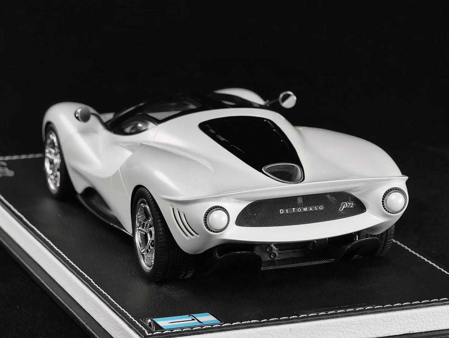 1/18 De Tomaso P72 2024 Pearl White