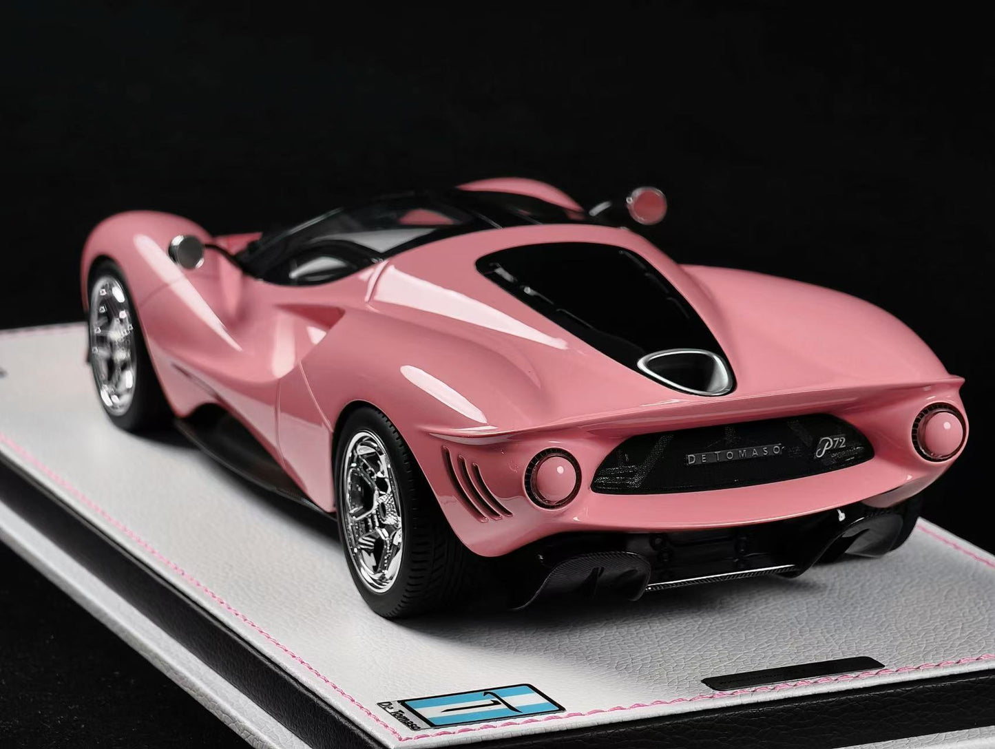 1/18 De Tomaso P72 2024 Pink