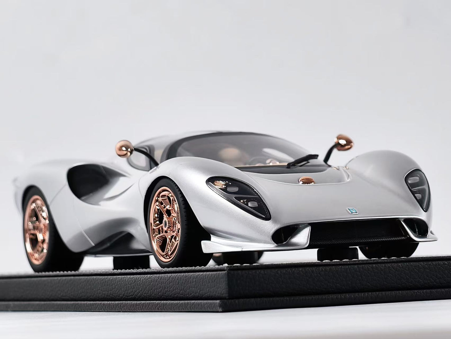 1/18 De Tomaso P72 2024 Silver