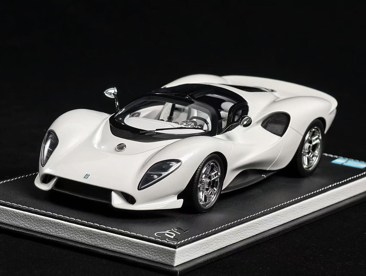 1/18 De Tomaso P72 2024 Pearl White