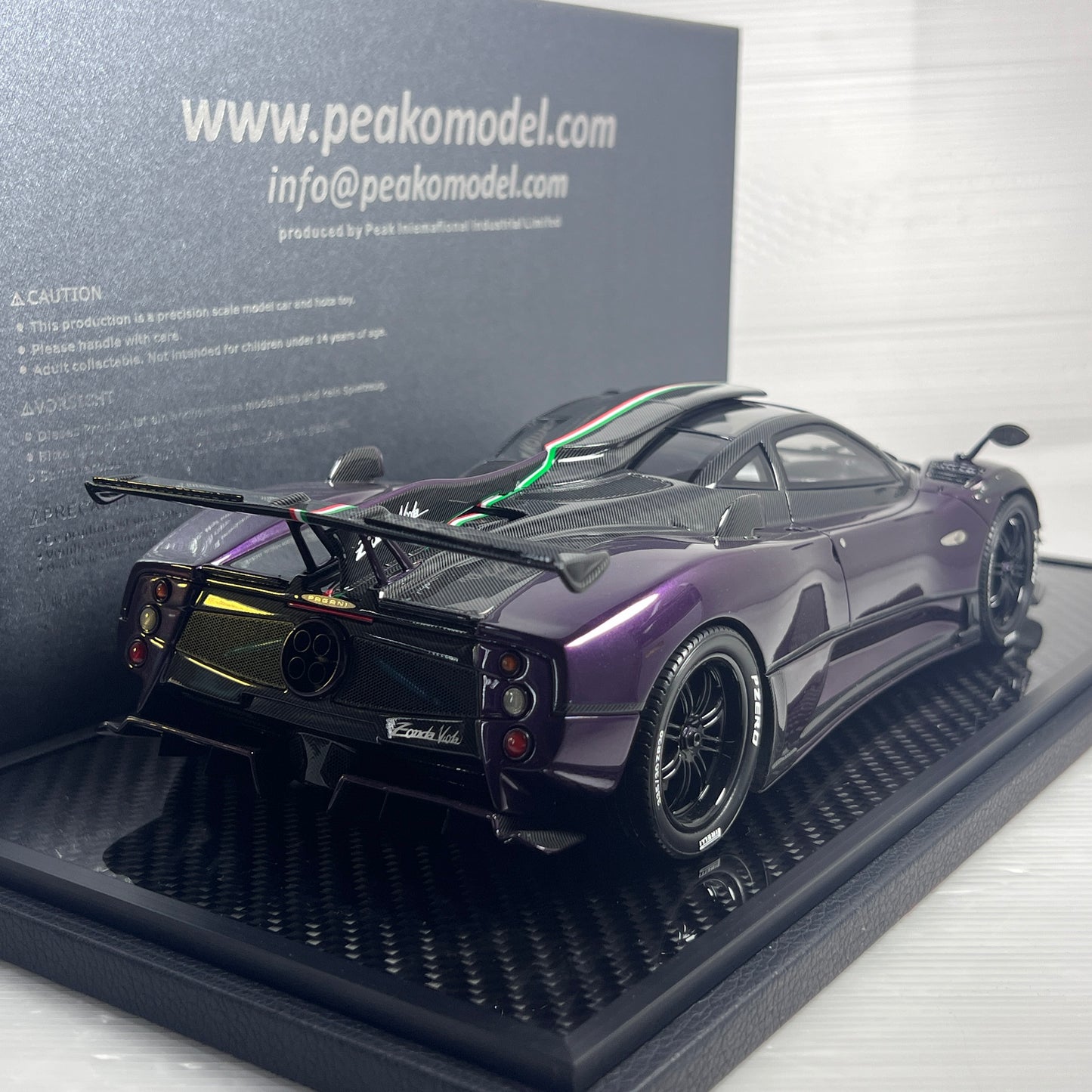 1/18 Pagani Zonda 760 Viola Limited 30 pcs Carbon Base