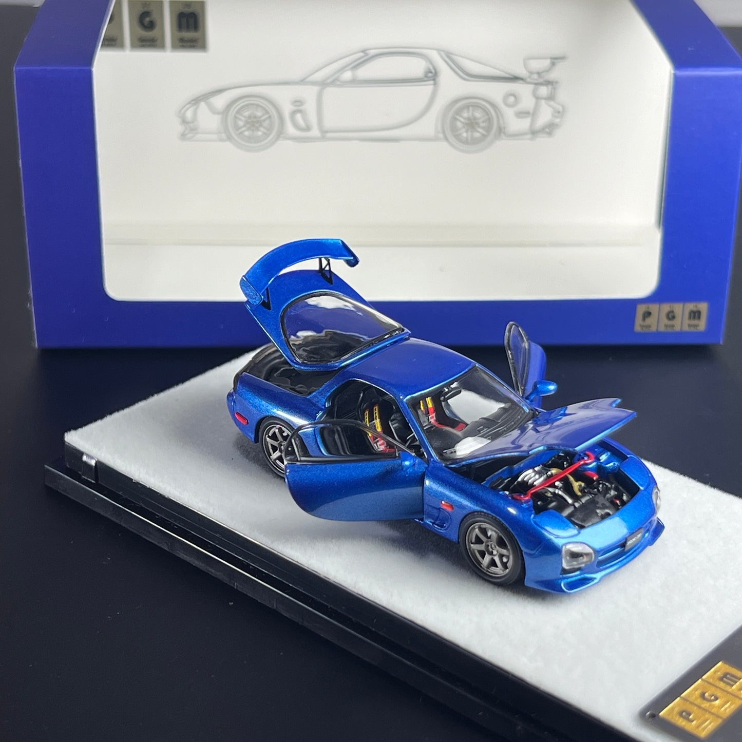 peako model 1/64 Scale PGM FD3S RX-7 Blue Metallic Round Box Luxury Version opened